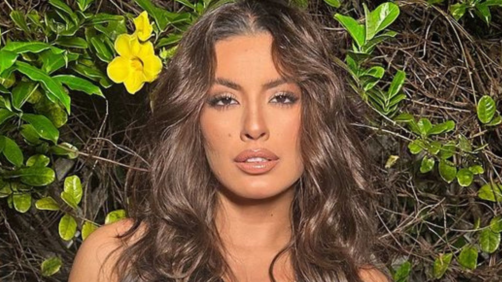 Tá namorando? Beatriz Reis surge na web com homem misterioso