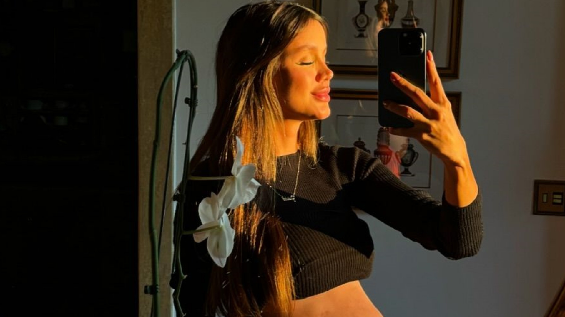 Grávida de gêmeos, Biah Rodrigues exibe o barrigão: “Curvas mais lindas”