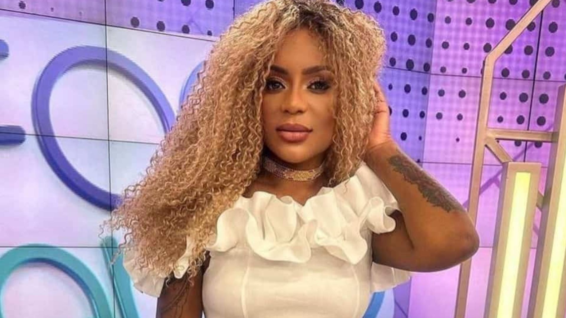 Apresentadora do SBT, Cariúcha realiza cirurgia de emergência após internação
