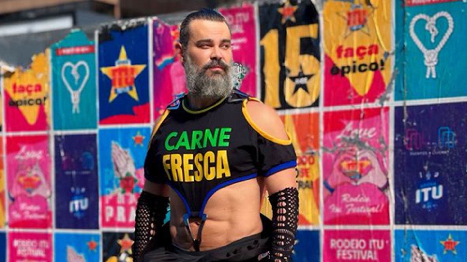 Carmo Dalla Vecchia rebate crítica por look usado na Parada LGBT+: “Peço”
