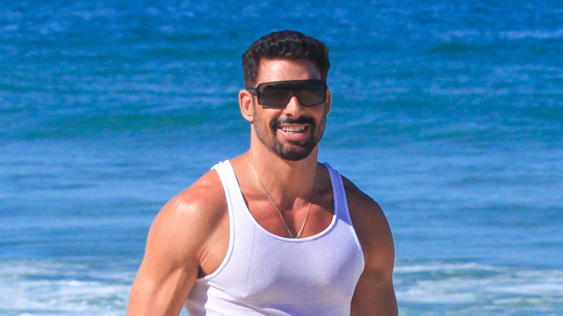 Cauã Reymond reage ao ser questionado sobre ‘lista de requisitos para namorada’