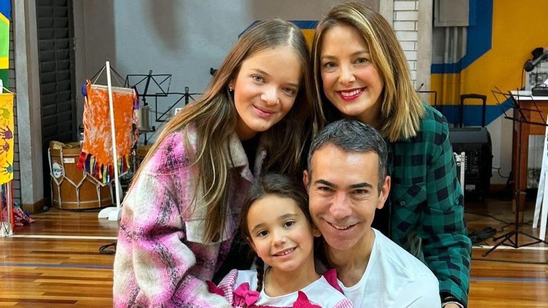 Cesar Tralli encanta ao mostrar festa junina da filha: ‘Juntos’