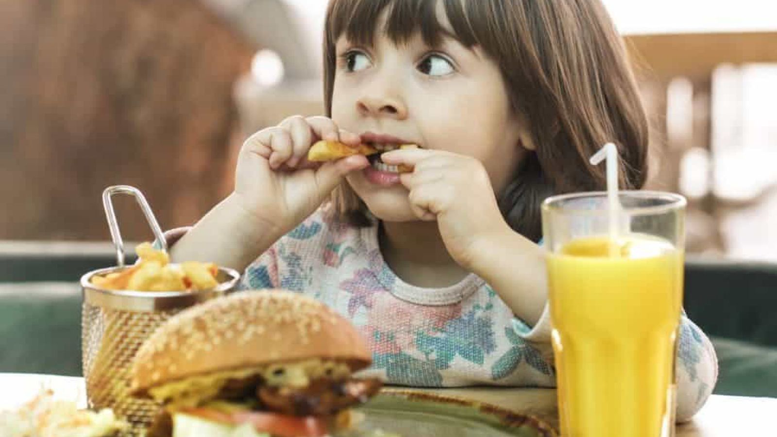Especialista faz alerta sobre colesterol infantil: ‘Agir desde cedo’