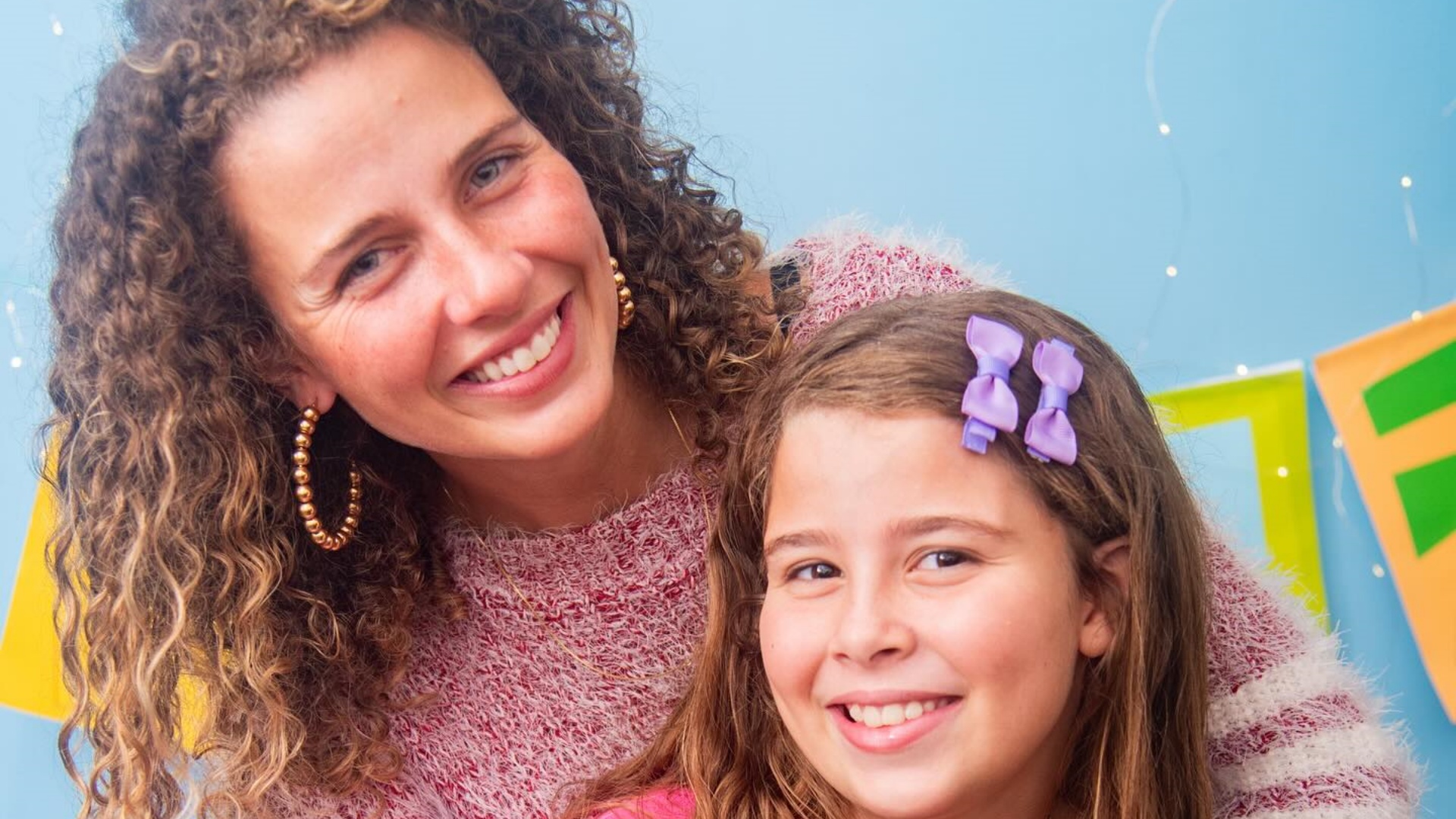 Debby Lagranha presta homenagem no aniversário da filha: “Orgulho de você”