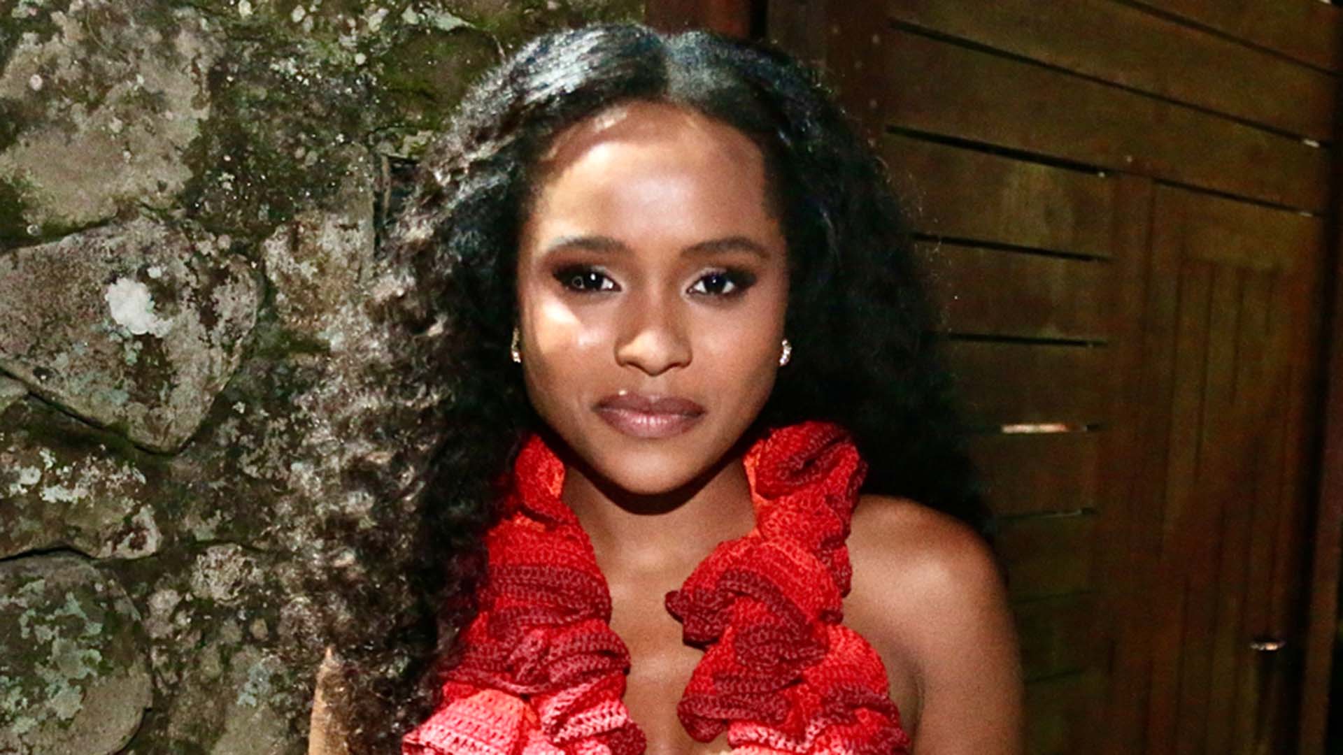 Duda Santos escolhe look diferentão para curtir sua festa de aniversário