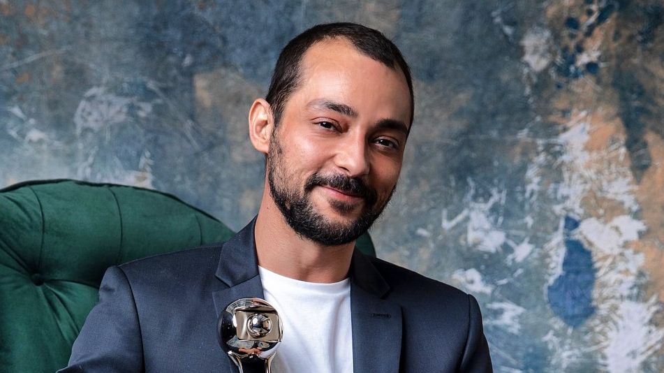 Eduardo Sterblitch fica irreconhecível em filme e define personagem: ‘Asqueroso’