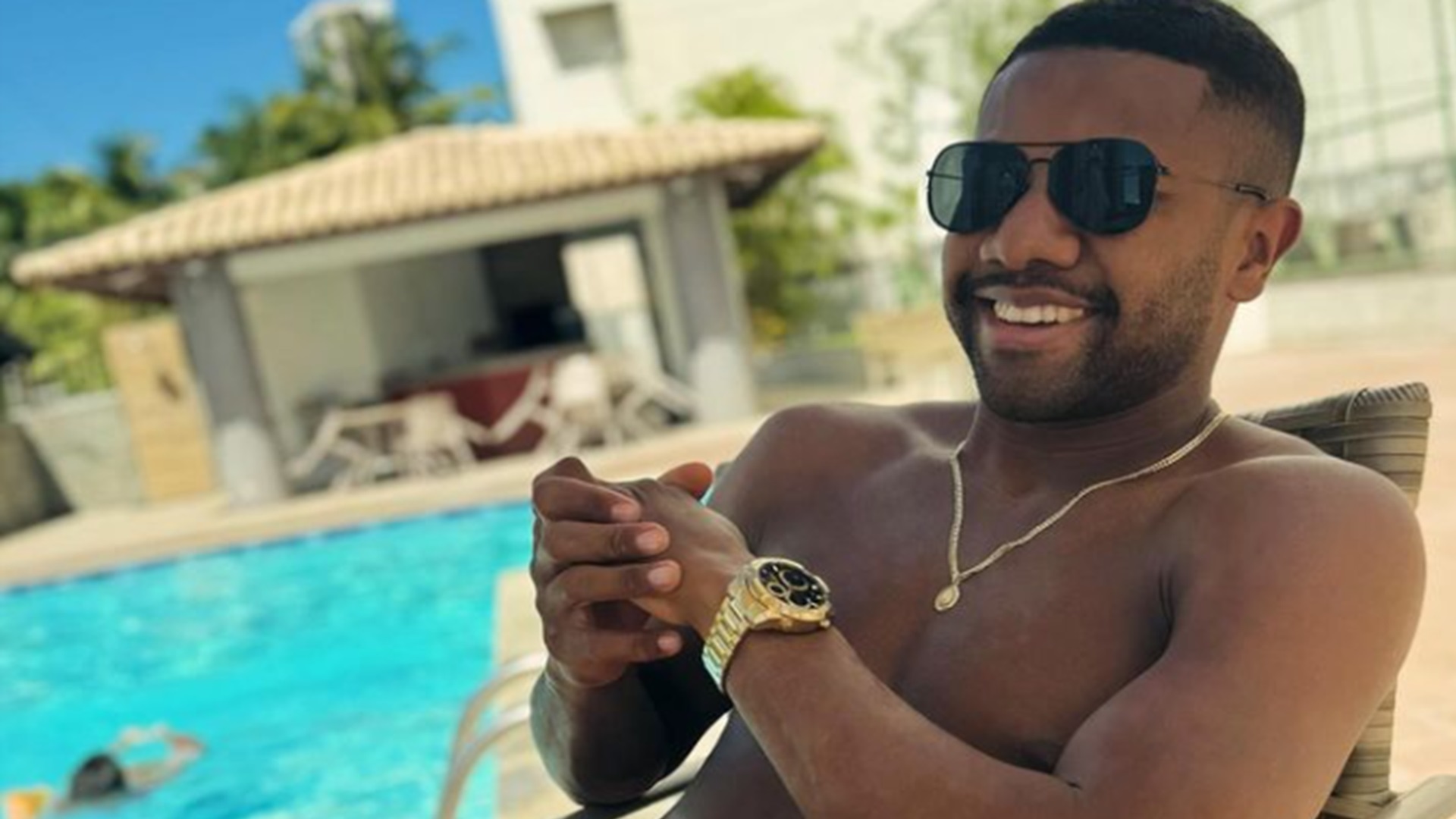 Ex-BBB Davi Brito abre o jogo sobre vida amorosa:  “Vivendo em off”