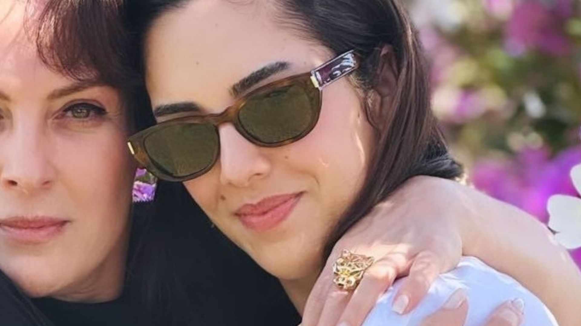 Ex-esposa de Faustão surge em foto raríssima com a filha