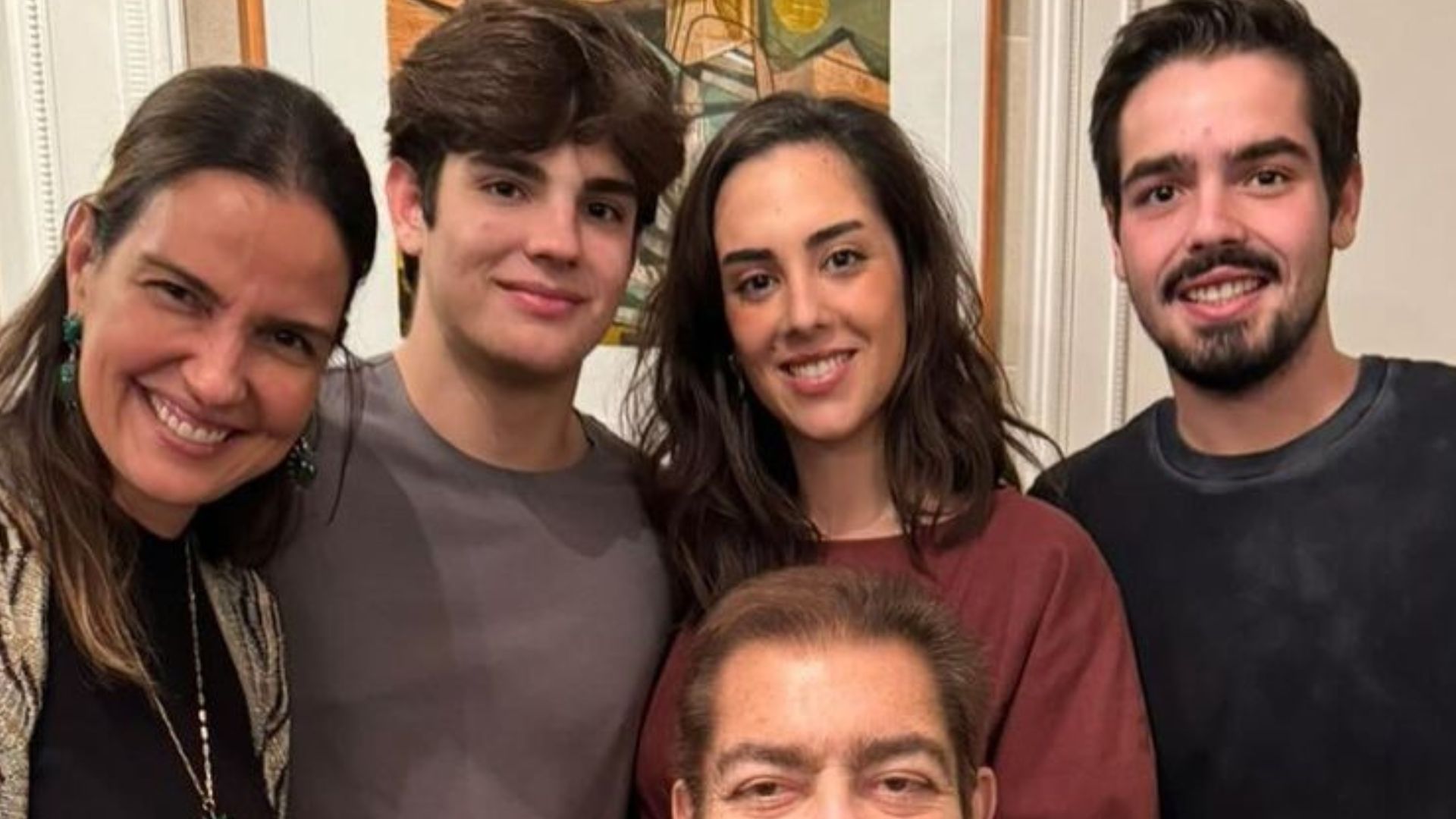 Faustão surge em nova foto ao lado de sua esposa e filhos: “Turma linda”