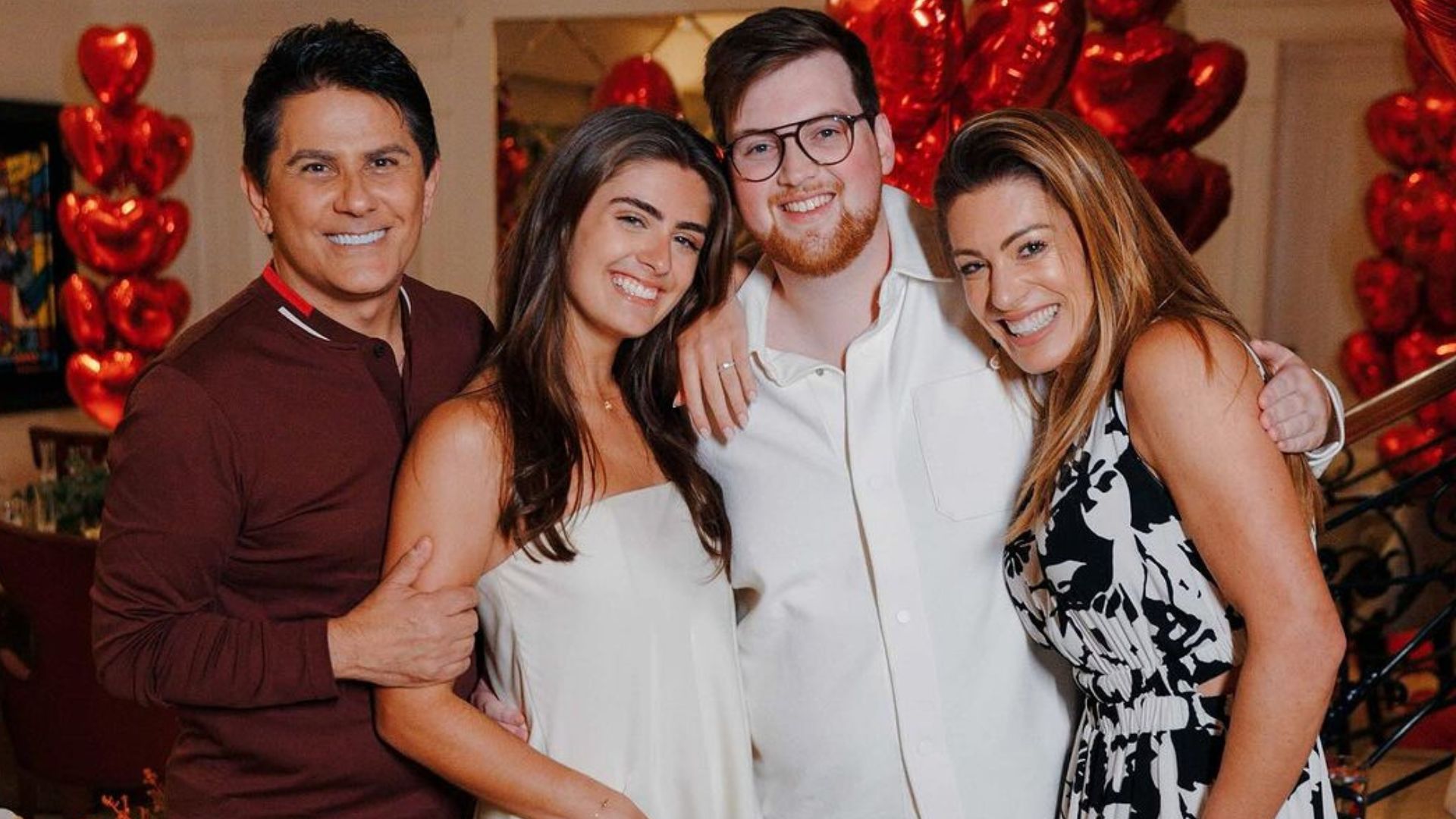 Cesar Filho e Elaine Mickely celebram noivado da filha: ‘Quanta alegria’