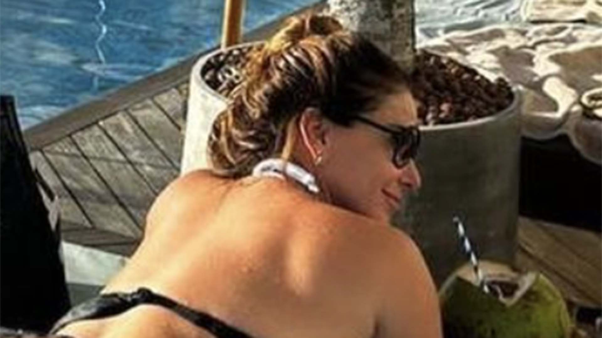 Giovanna Antonelli ostenta beleza impecável ao renovar o bronzeado
