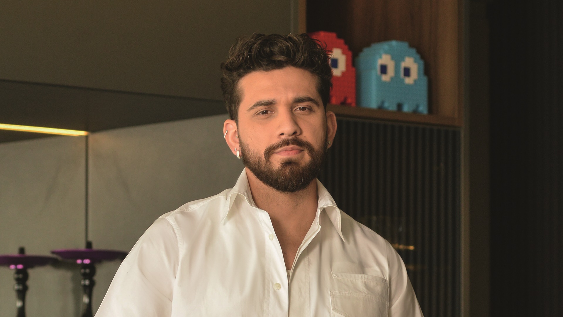 Gustavo Mioto revela lado nerd após sair da casa dos pais: ‘Tem sido diferente’