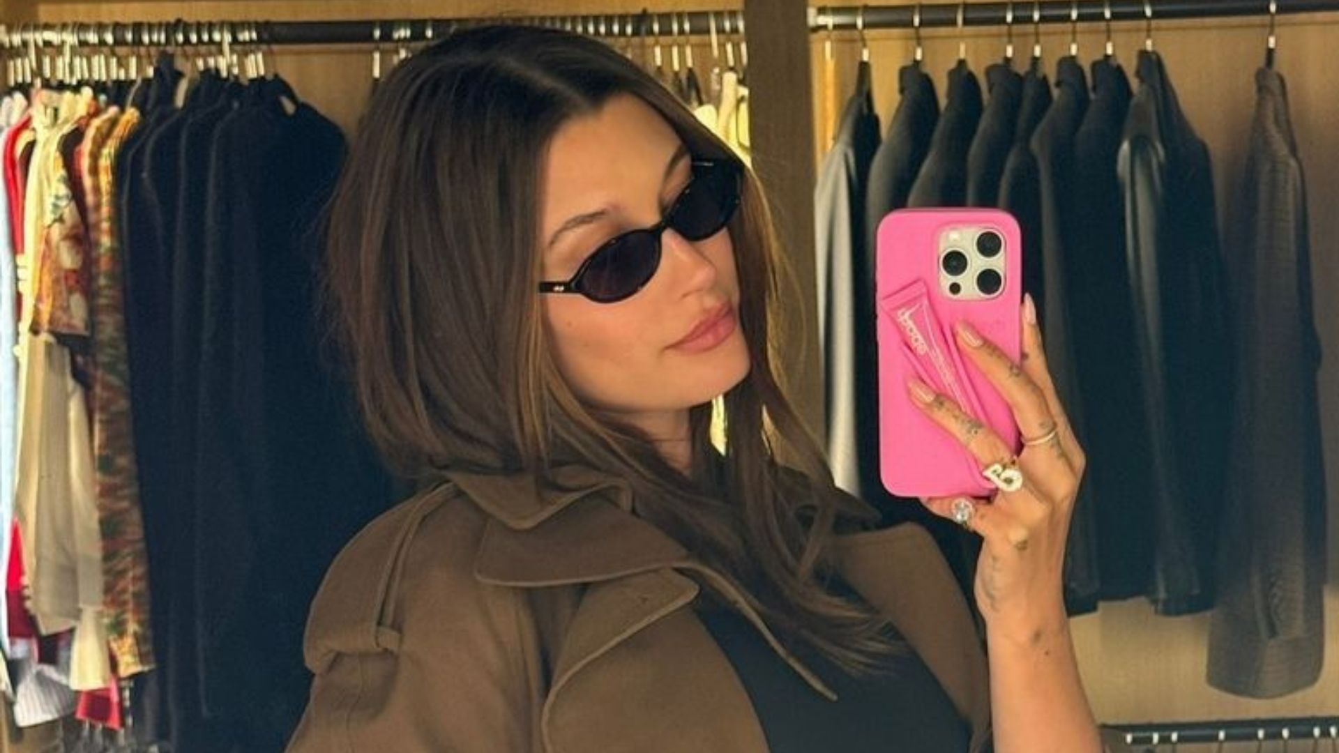 Como cresceu! Hailey Bieber impressiona ao exibir barrigão da gravidez