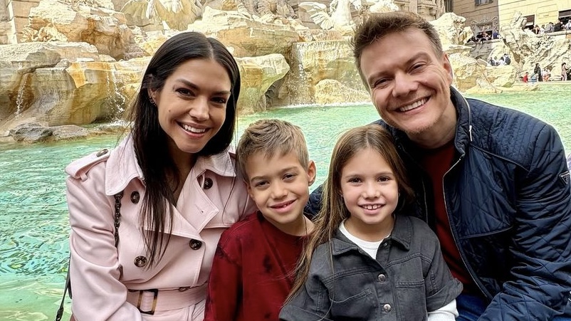 Michel Teló e Thais Fersoza abrem álbum de fotos em viagem à Itália com a família
