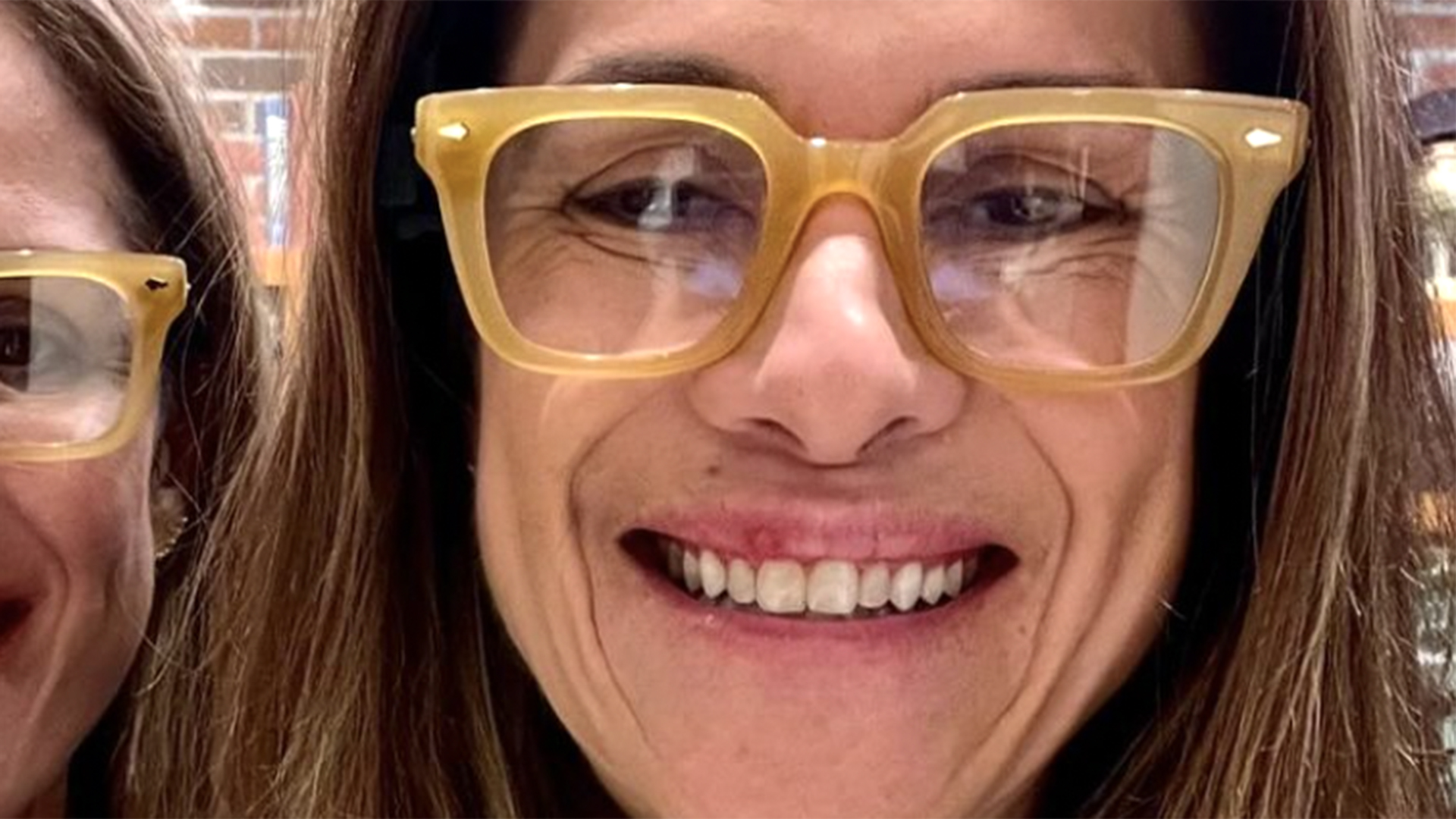 Semelhança de Ingrid Guimarães com a irmã rouba a cena: ‘Gêmeas’