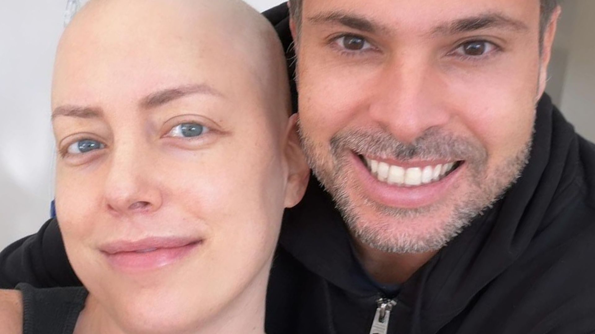 Internada, Fabiana Justus celebra Dia dos Namorados no hospital: “Faz parte”