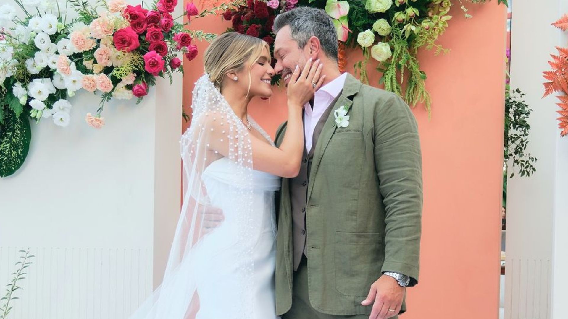 Isabella Santoni abre álbum de fotos inéditas de seu casamento intimista