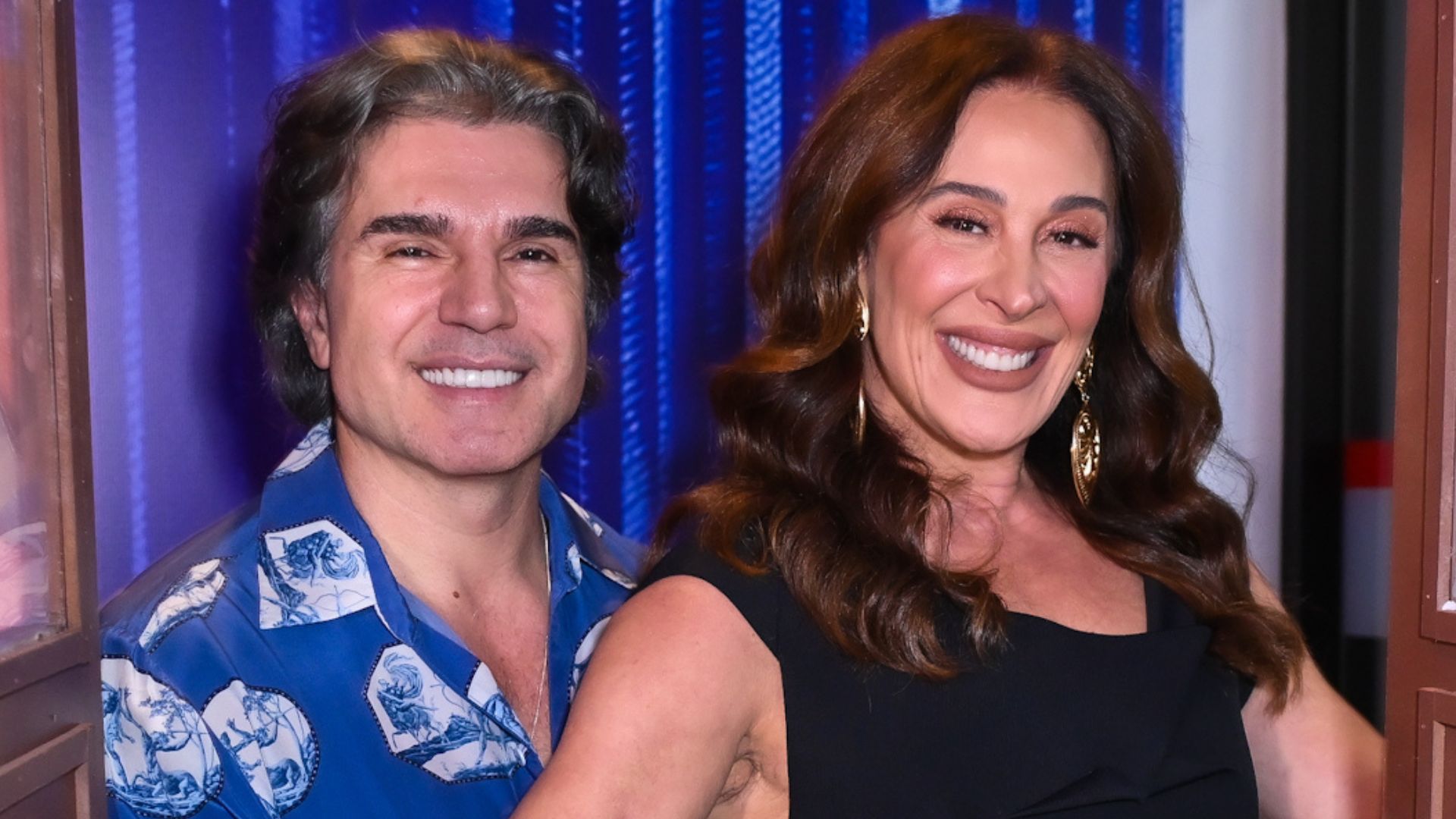 Claudia Raia acompanha Jarbas Homem de Mello em estreia de peça