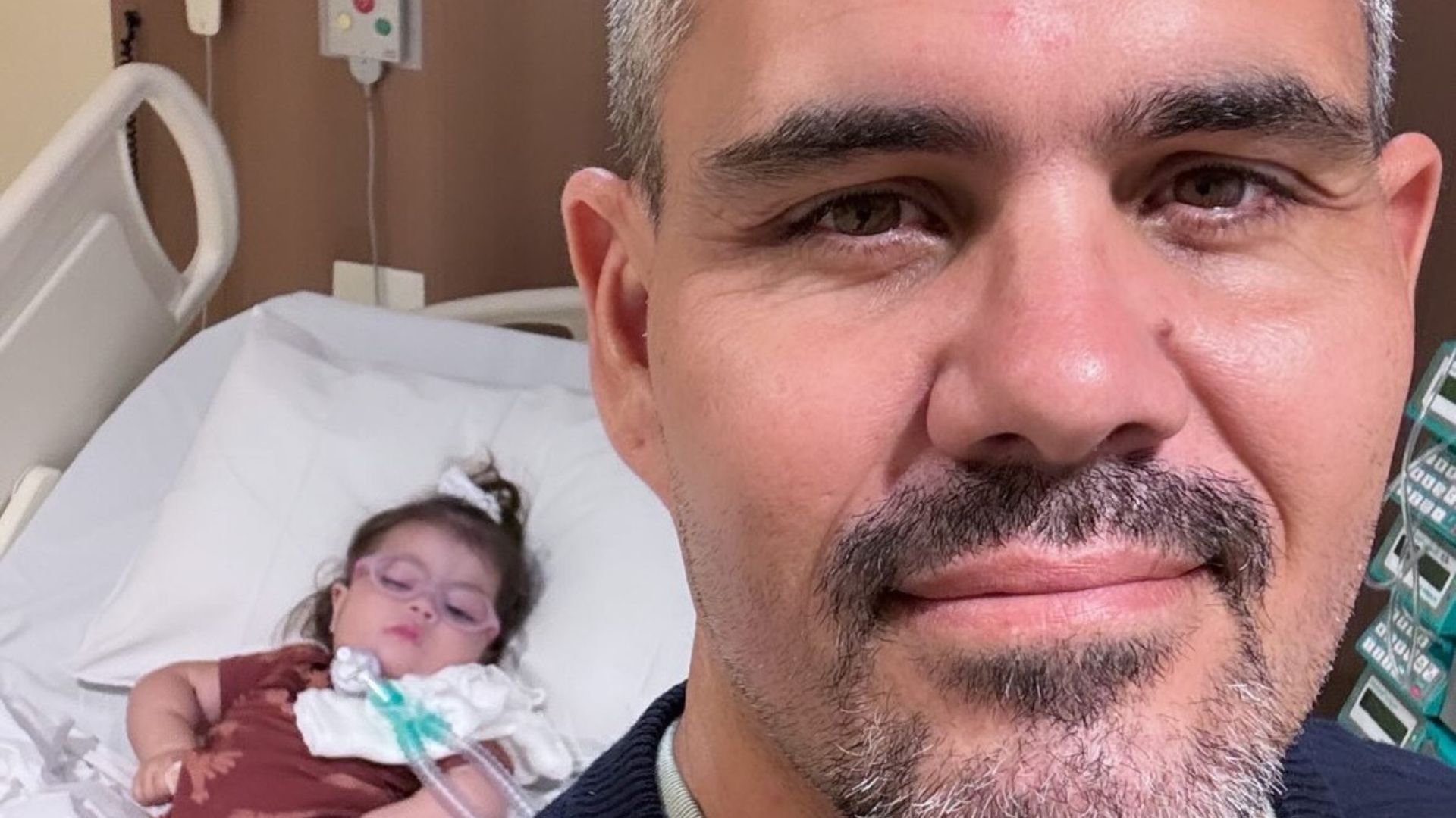 Juliano Cazarré atualiza estado de saúde da filha após ida ao hospital