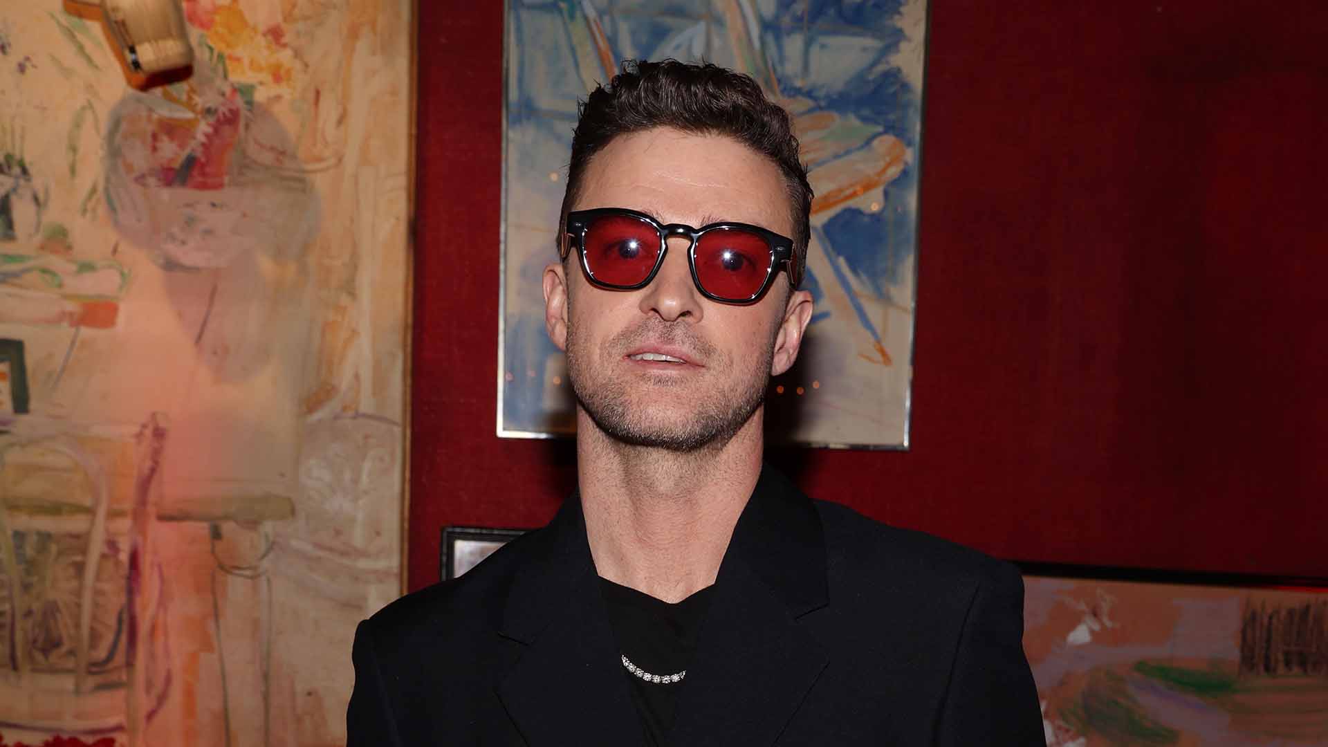 Justin Timberlake sai da delegacia após ficar detido