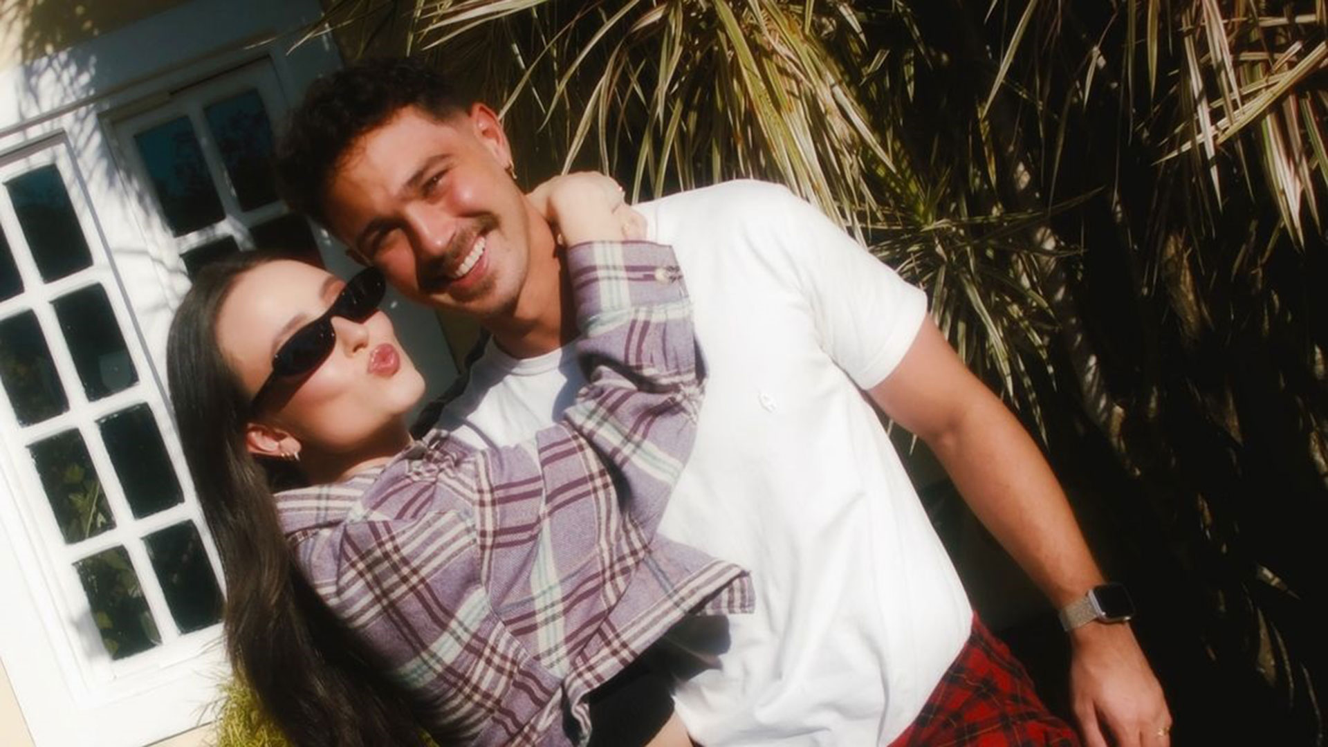 Larissa Manoela curte Festa Junina ao lado do marido e arrasa no look