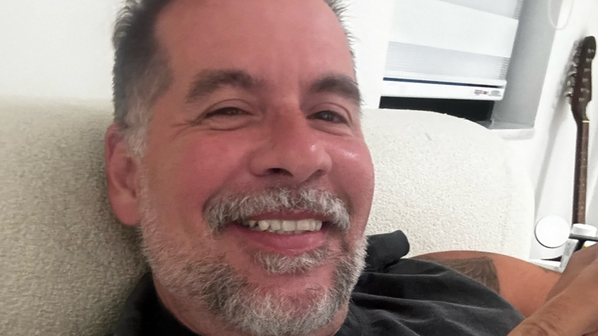 Leandro Hassum encanta ao mostrar presente que fez para a neta: “Muito amor”