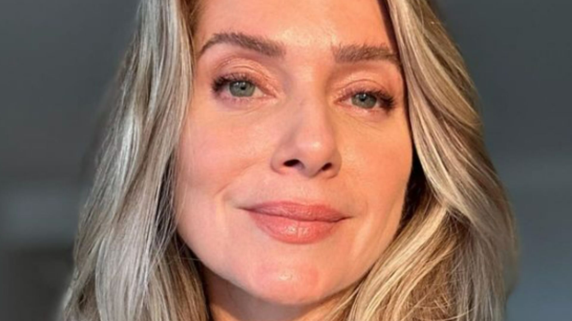 Leticia Spiller celebra aniversário de 51 anos relembrando momentos especiais