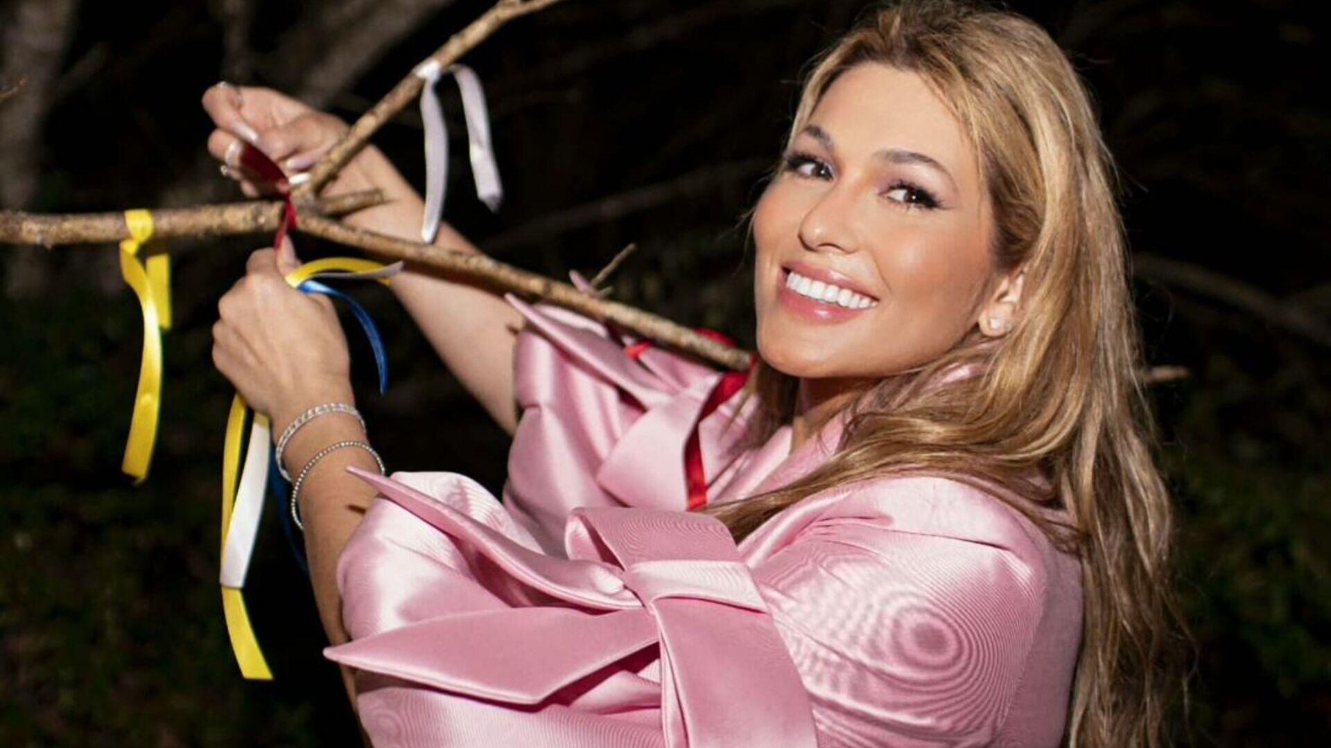 Lívia Andrade mostra ritual que fez em sua festa: ‘Queimamos’