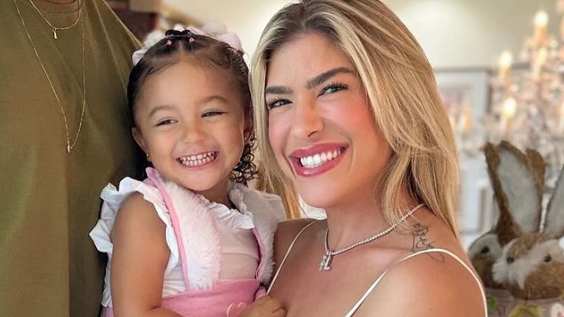 Lore Improta rebate críticas por continuar trabalhando após maternidade