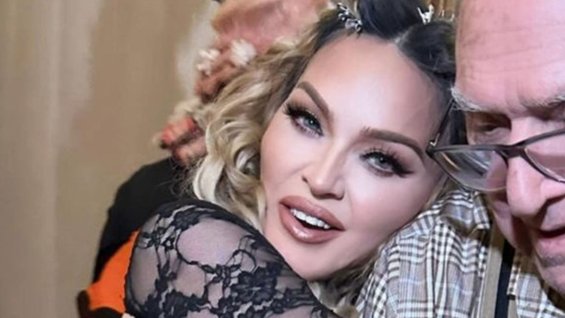 Madonna celebra 93 anos do pai com fotos raras e semelhança impressiona: ‘Gêmeo’