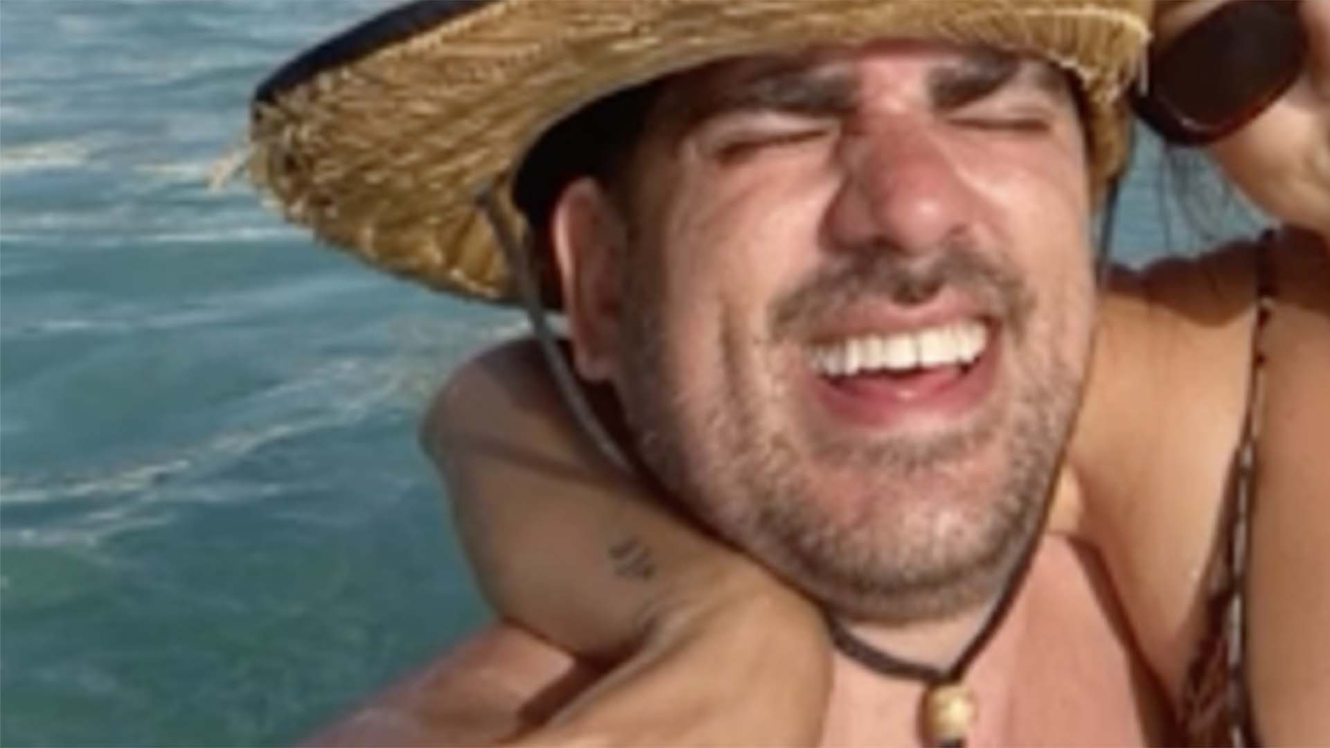 Marcelo Adnet reaparece com a esposa após traição no carnaval