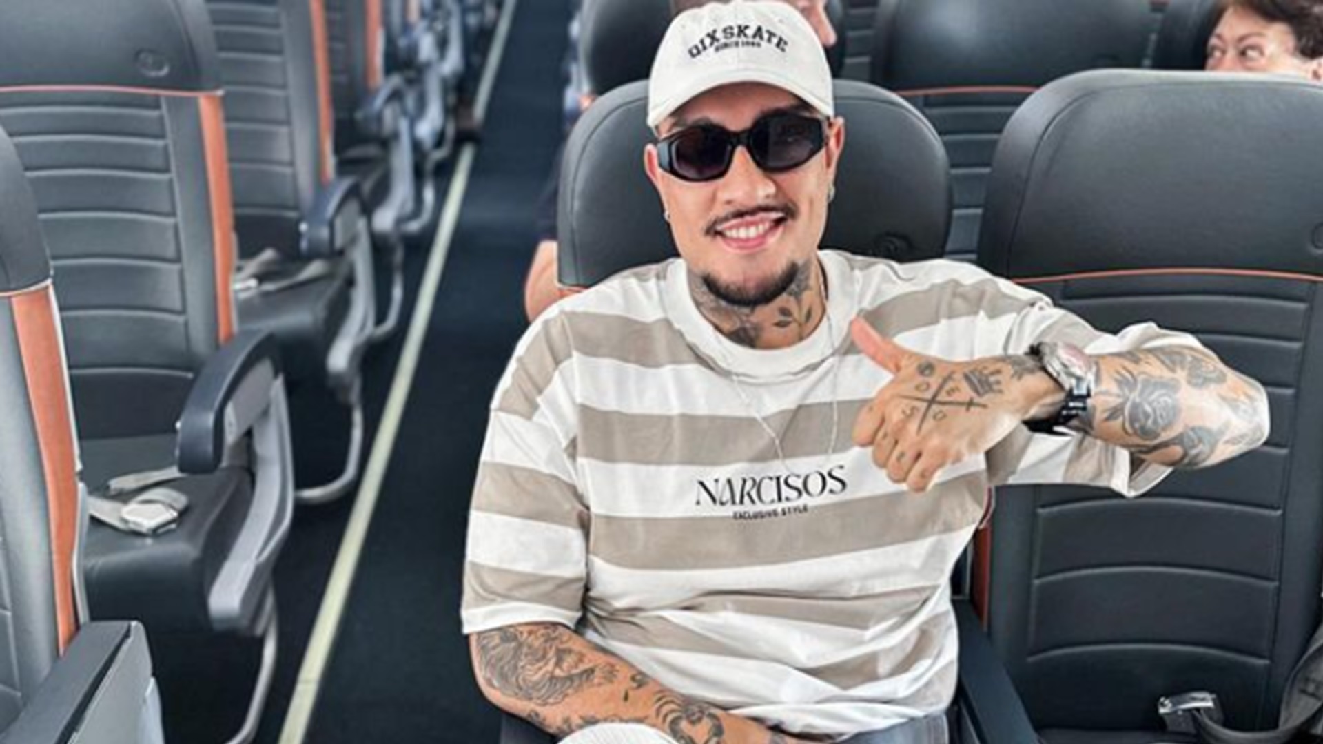 Quem é? MC Binn surpreende ao aparecer em foto com nova namorada