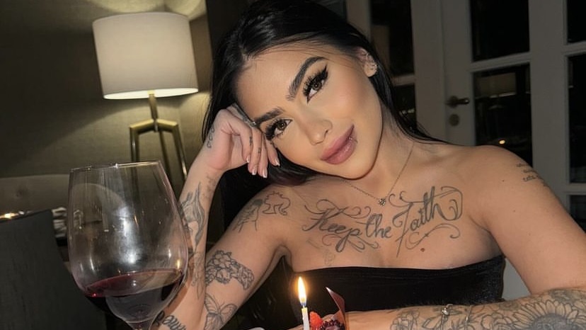 MC Mirella alerta convidados sobre as regras de sua festa: ‘Não pode tirar foto’