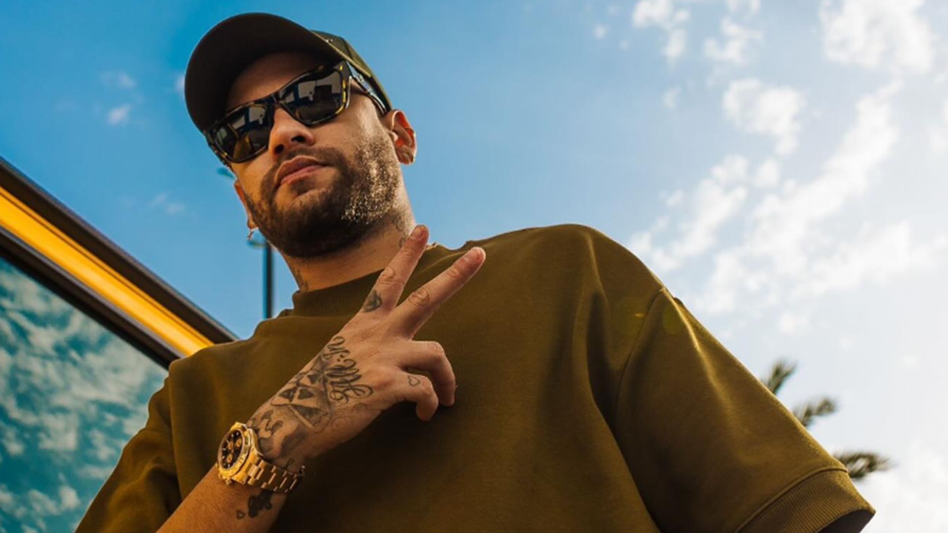 De itens raros a experiências com famosos: Veja lotes do leilão de Neymar
