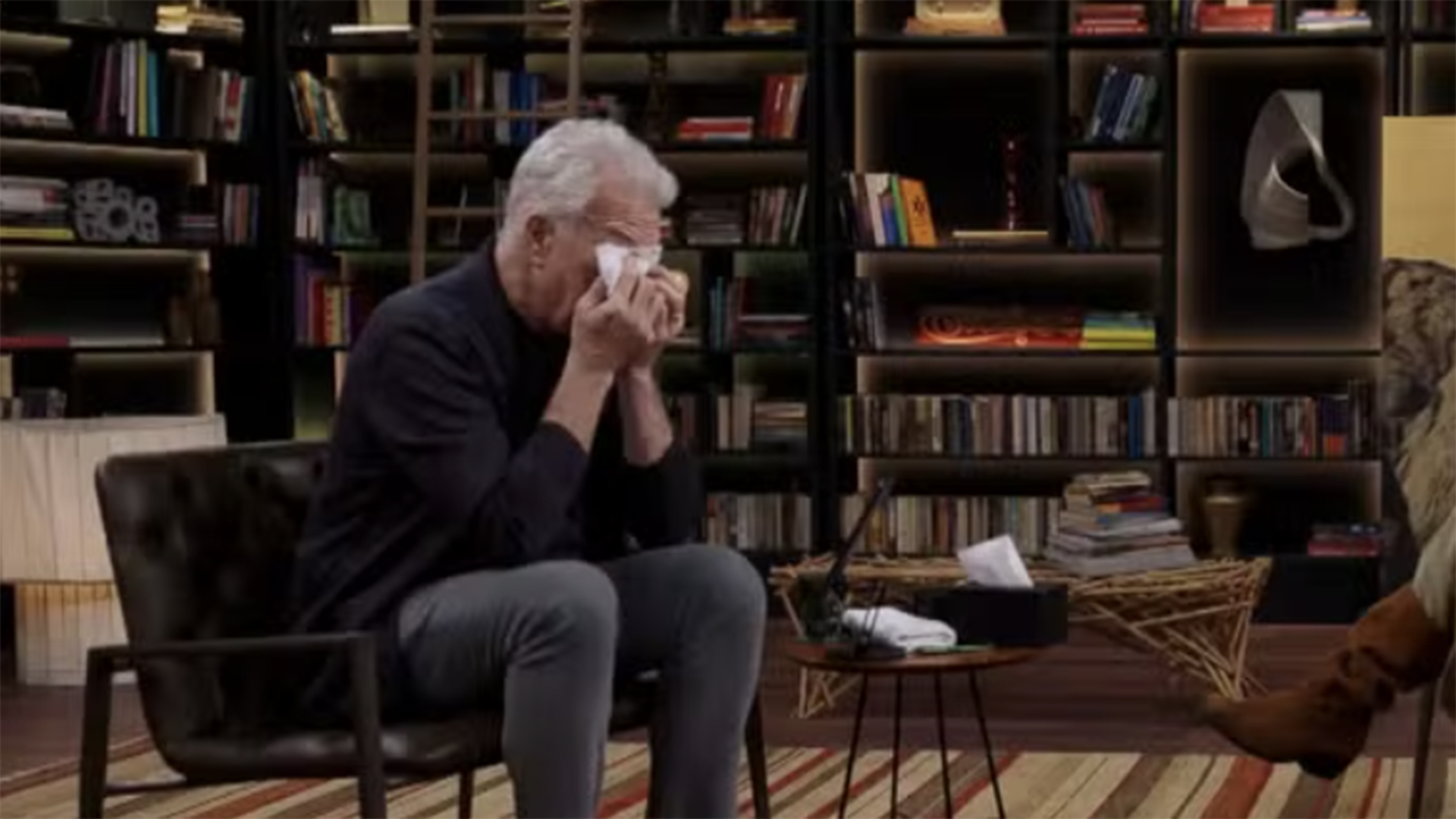 Pedro Bial cai no choro durante entrevista na TV e revela o motivo