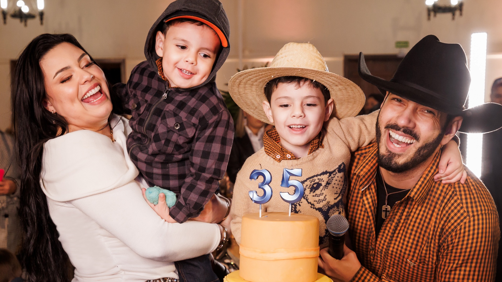 Com festa temática, cantor Pedro Paulo celebra aniversário dos filhos
