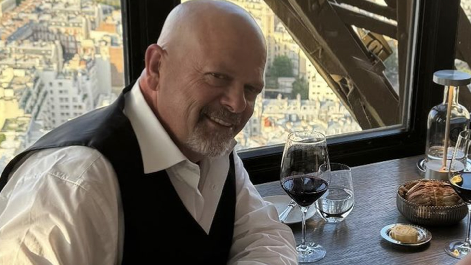Astro da série Trato Feito, Rick Harrison encontrou um novo amor. Saiba quem é