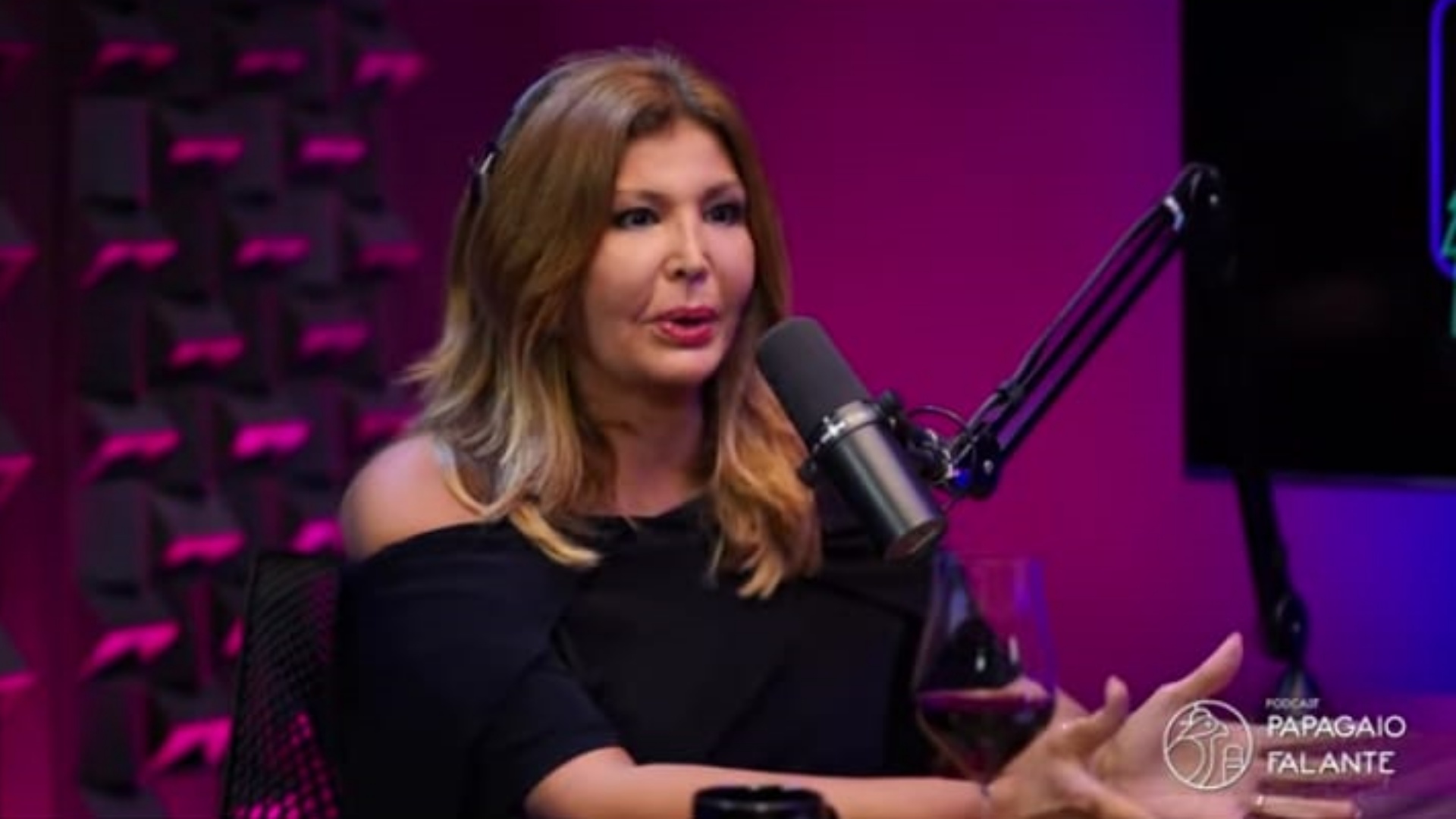 Roberta Close revela ter vivido romance com famoso cantor