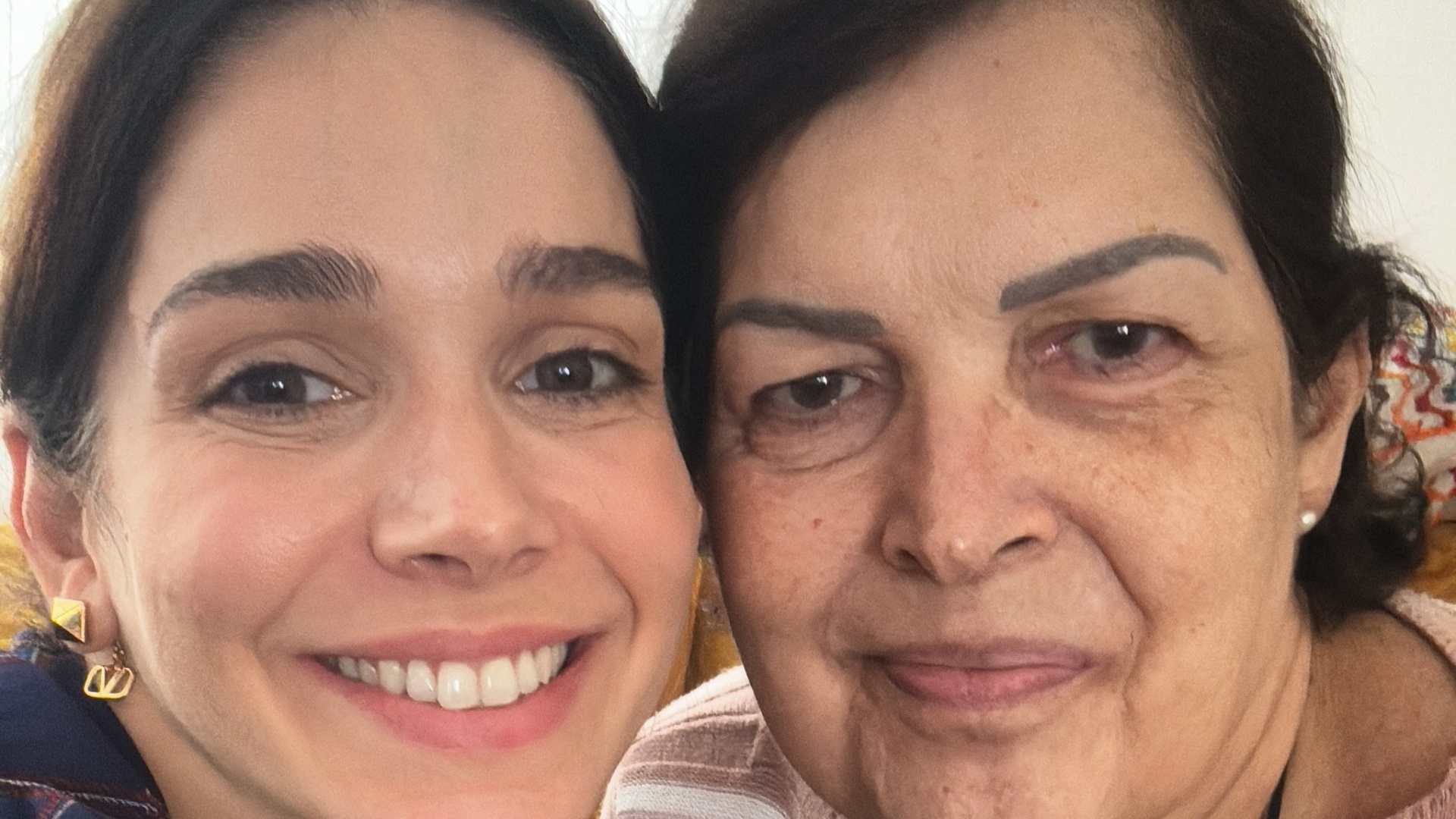 De volta ao Brasil, Sabrina Petraglia mostra reencontro com a mãe: “Alegria”