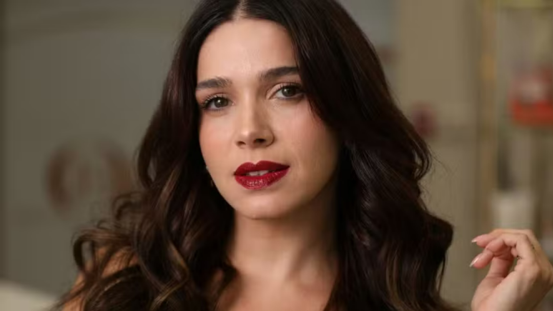 Sabrina Petraglia celebra volta às novelas após quatro anos: ‘Faz parte de quem eu sou’