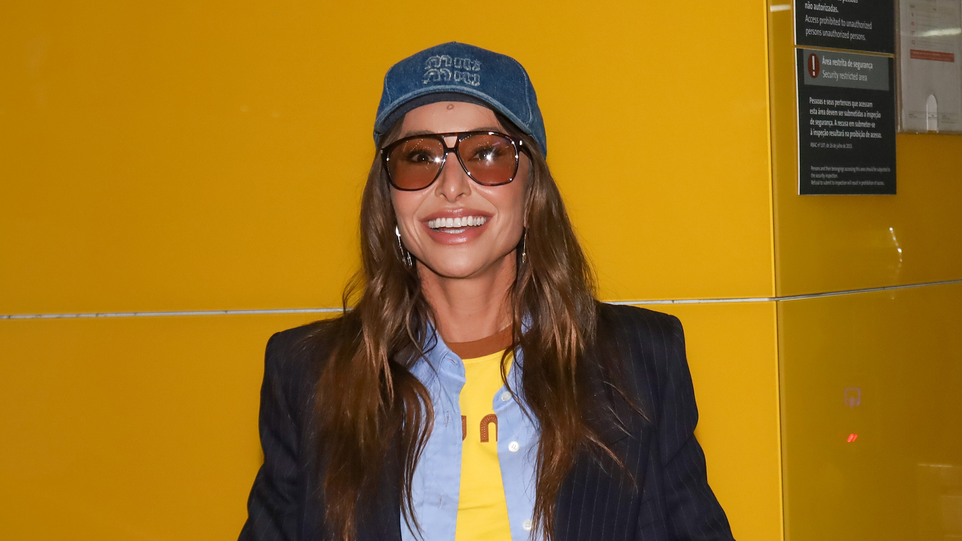 Sabrina Sato usa bolsa caríssima para viagem internacional. Saiba o preço