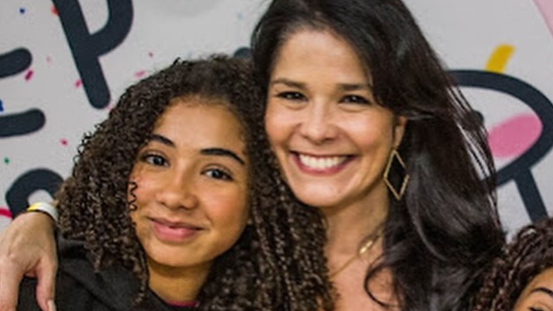 Samara Felippo celebra 15 anos da filha mais velha: ‘Dia todinho dela’