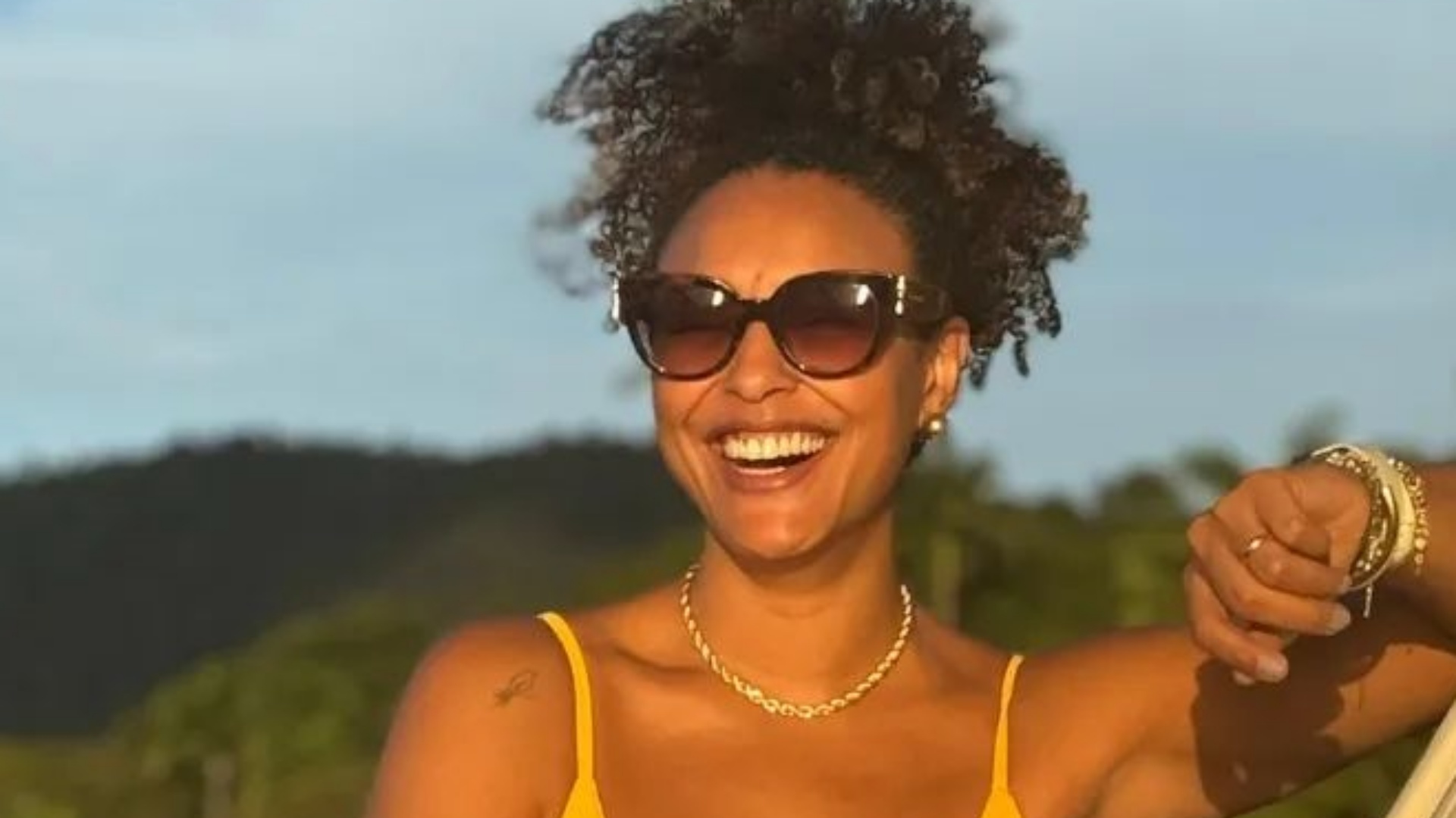 Sheron Menezzes ostenta corpaço em dia de praia: “Maravilhosa”