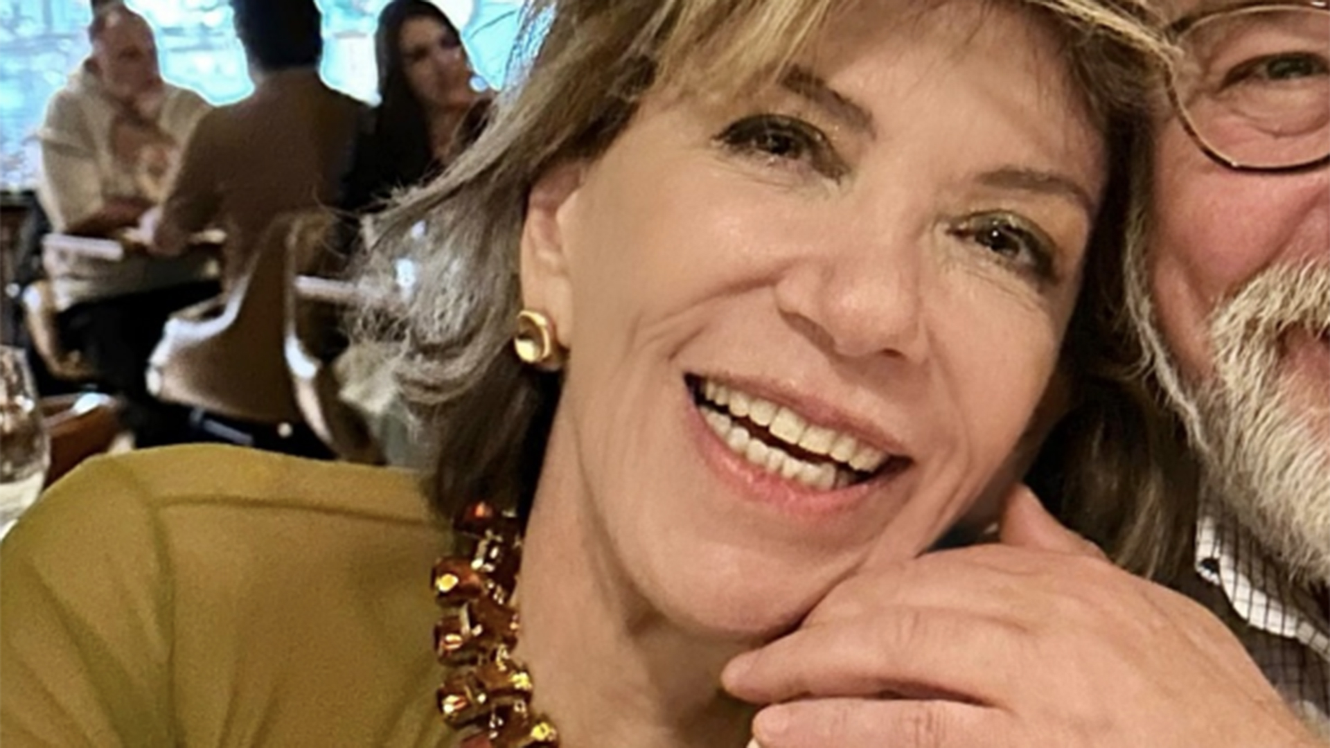 Mais de um ano após ficar viúva, Silvia Poppovic apresenta o novo namorado