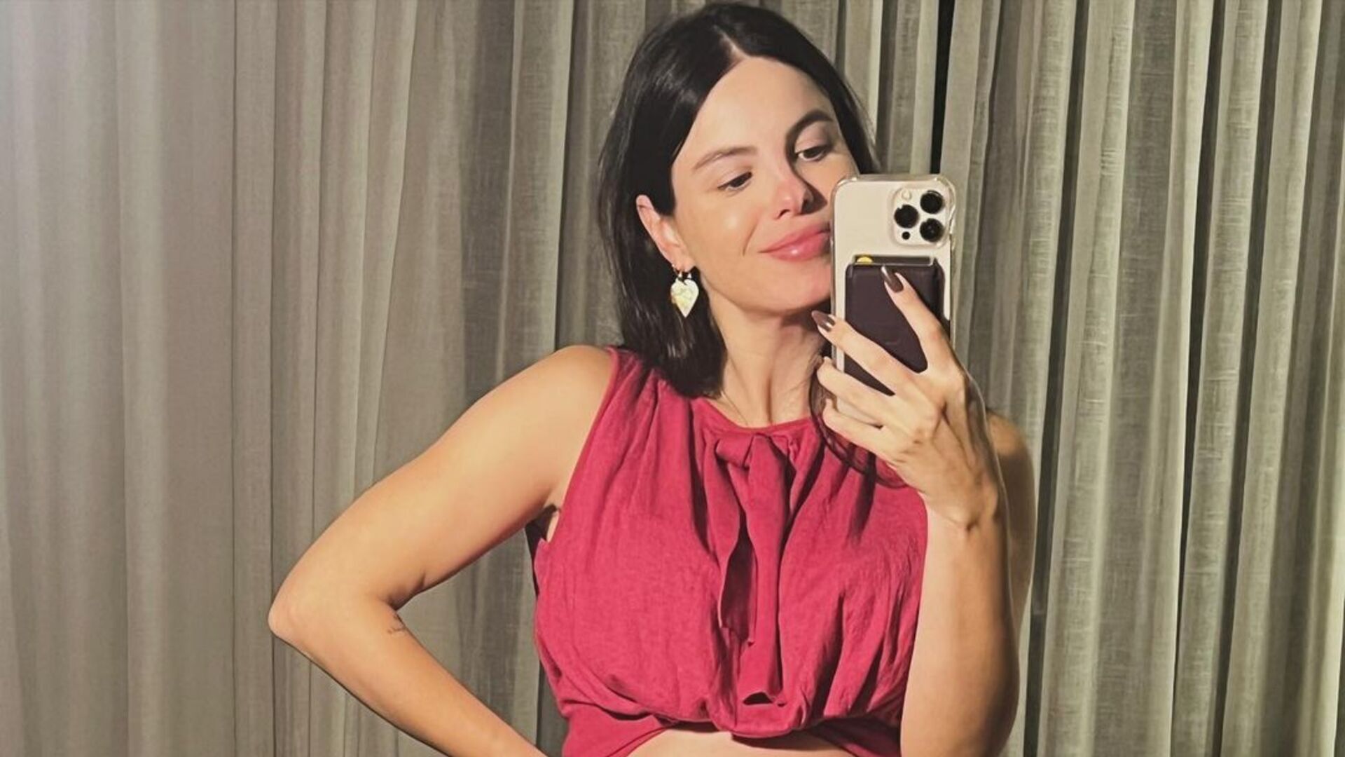 Sthefany Brito chama a atenção com barriga de ‘Barbie grávida’