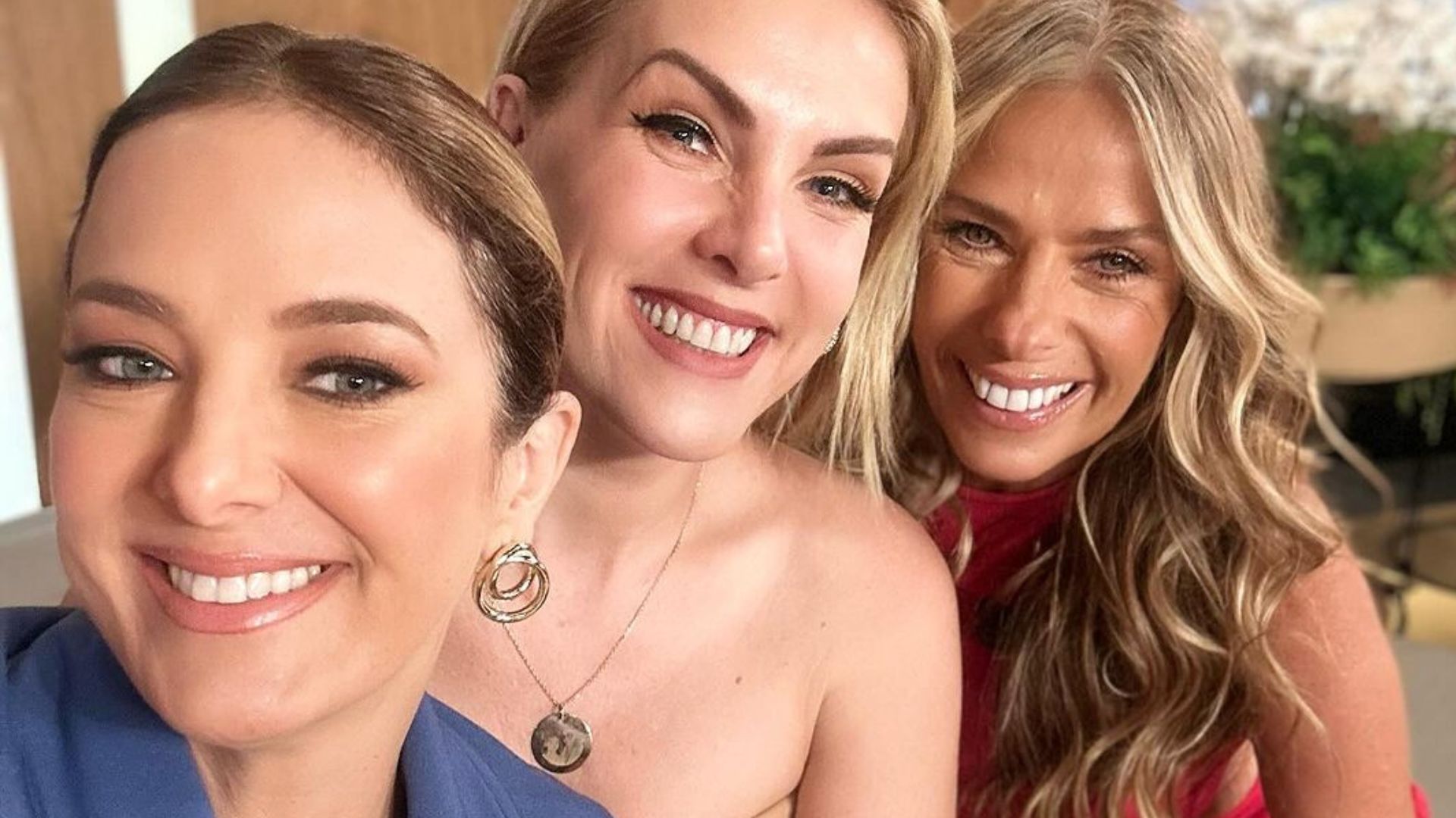 Ticiane Pinheiro mostra bastidores de encontro especial com Adriane Galisteu