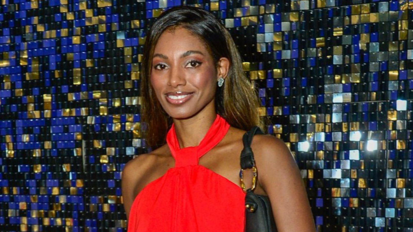 Apaixonada, ex-BBB Tina Calamba confirma romance com cubano: ‘Está sendo bom’