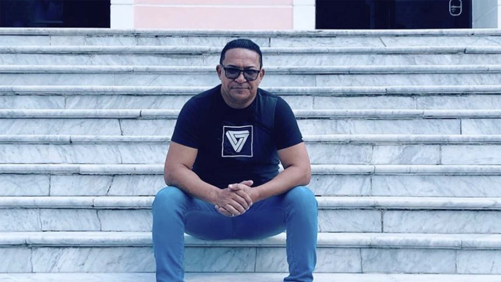 Morre Tonny Brasil, ícone do tecnobrega, aos 57 anos