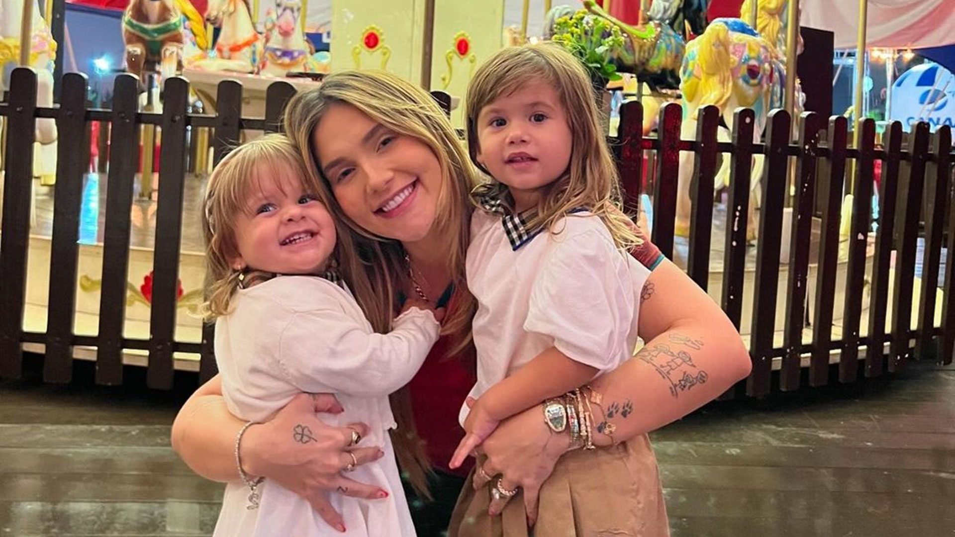 Virginia posta foto das filhas e impressiona com semelhança: ‘Gêmeas’