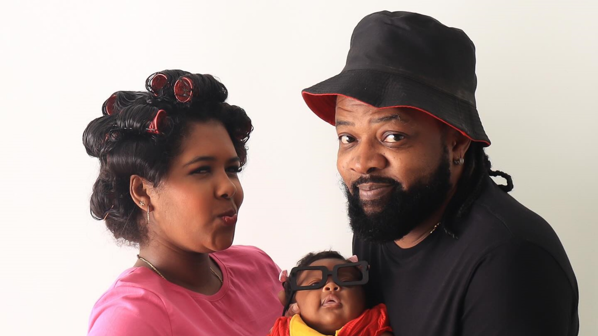 Filha de Xande de Pilares surge fantasiada em comemoração de mesversário